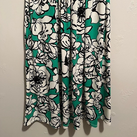 Bisou Bisou Green and White Floral Dress - Picture 4 of 12